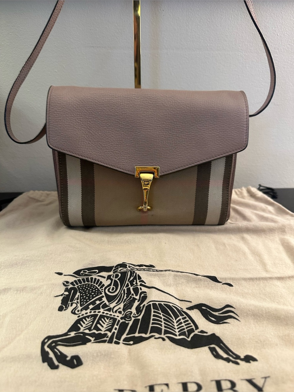 Burberry Derby Calfskin House Check Small Macken Crossbody Bag Pale Orchid - Picture 7 of 15